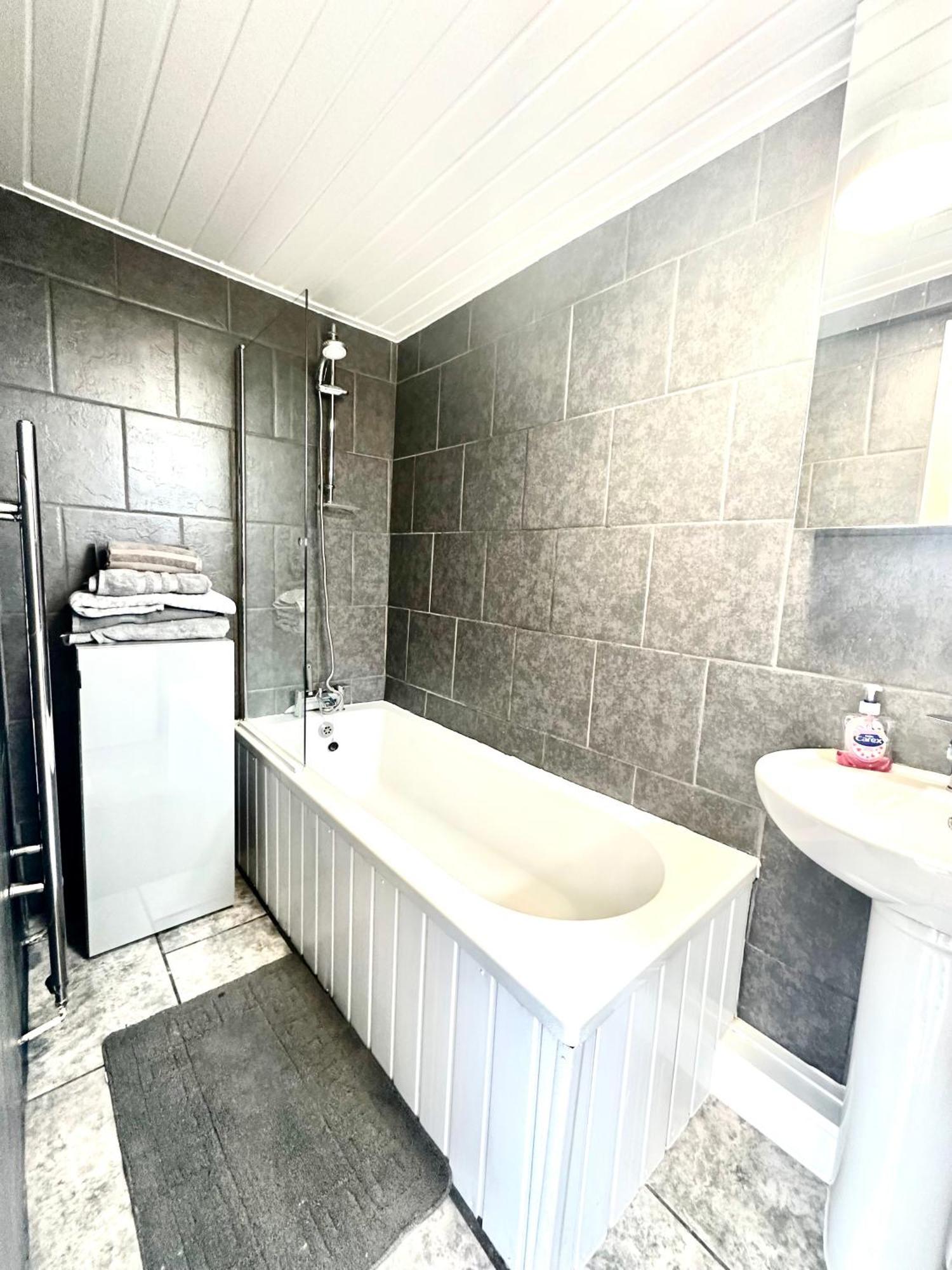 Arthur Street, Stylish 3 Bedroom House Кингстон-апон-Халл Экстерьер фото